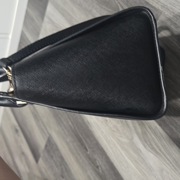 Michael Kors Selma Black Saffiano Leather Satchel Gold Hardware - Picture 8 of 11